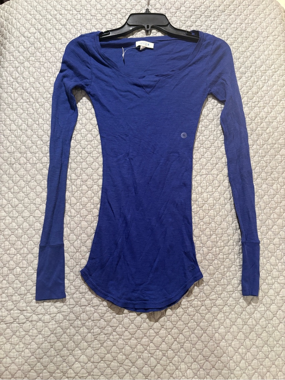 Sweater neckline with tag